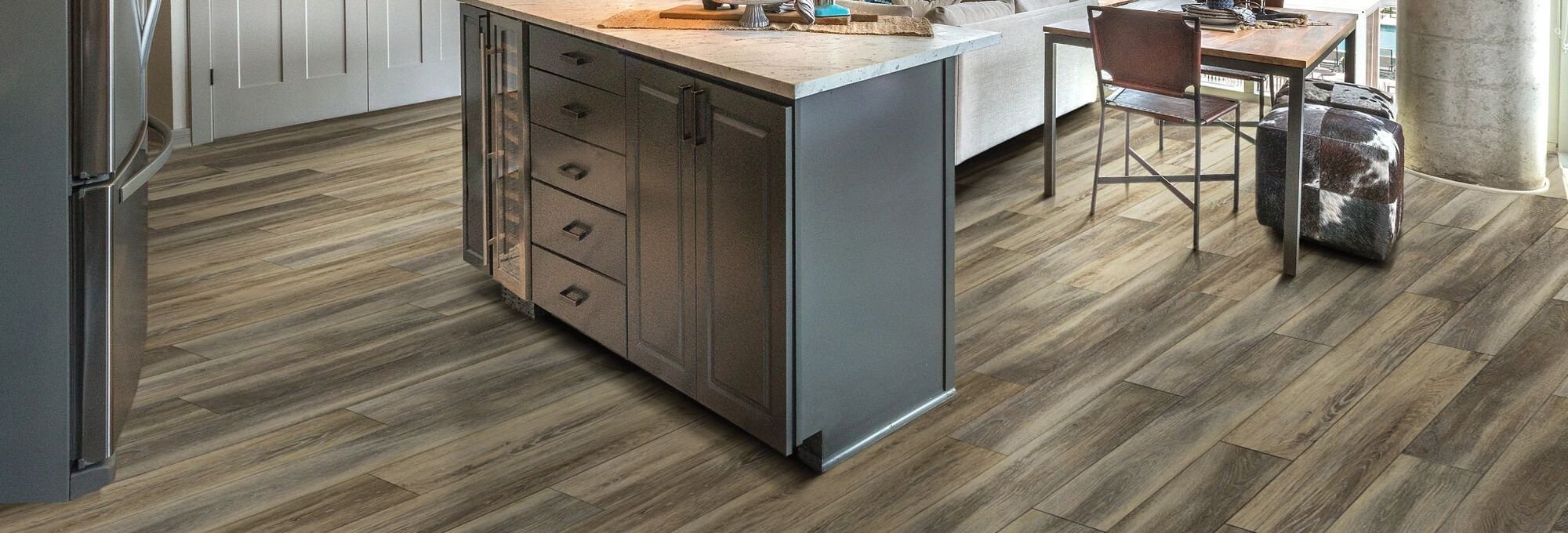 Kitchen furniture on hardwood - Casual Carpets in Springfield, MO